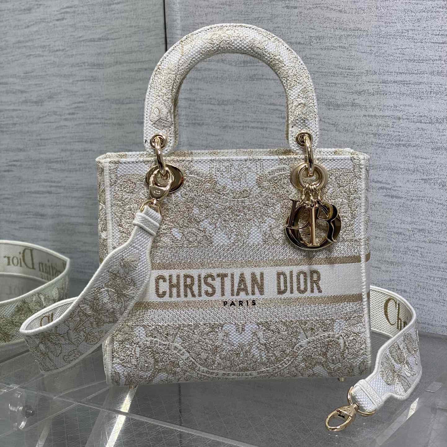 Dior Medium Lady D-lite Bag - FashionPlug