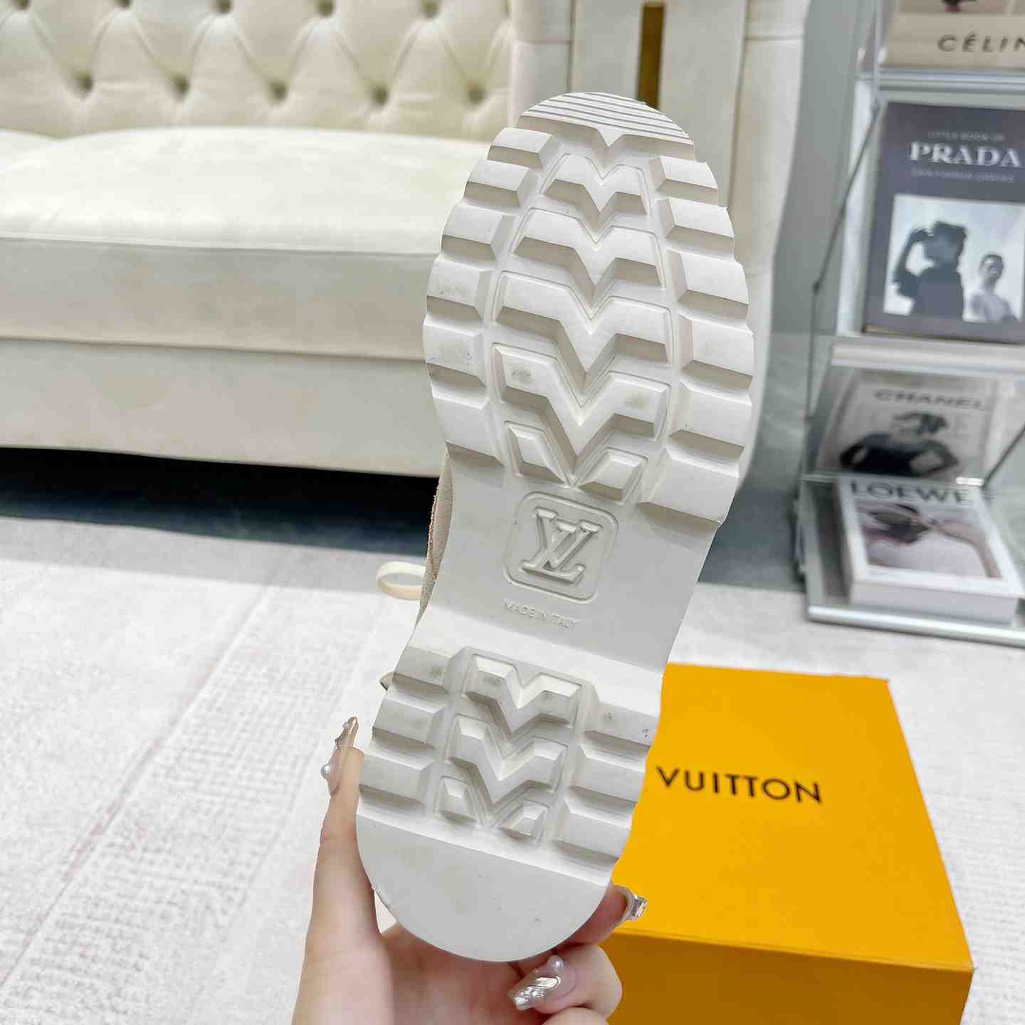 Louis Vuitton Territory Flat Ranger - FashionPlug