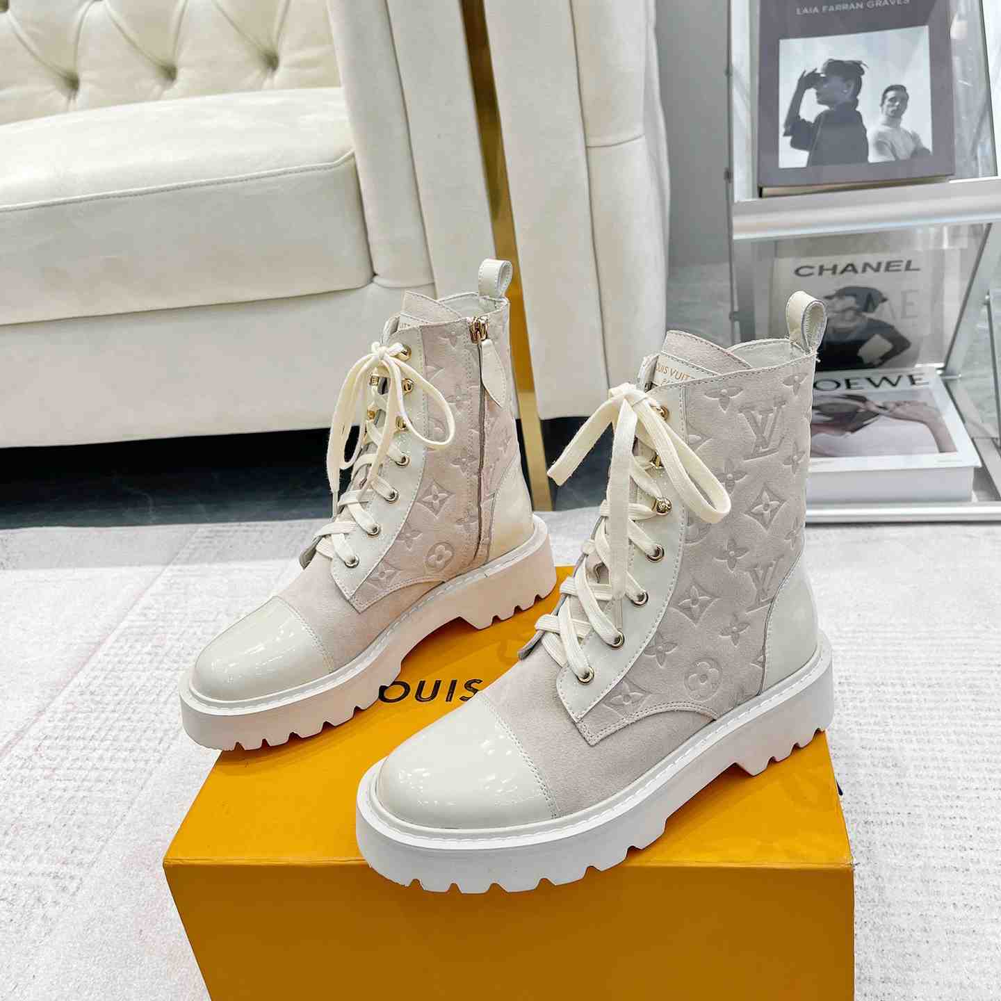 Louis Vuitton Territory Flat Ranger - FashionPlug