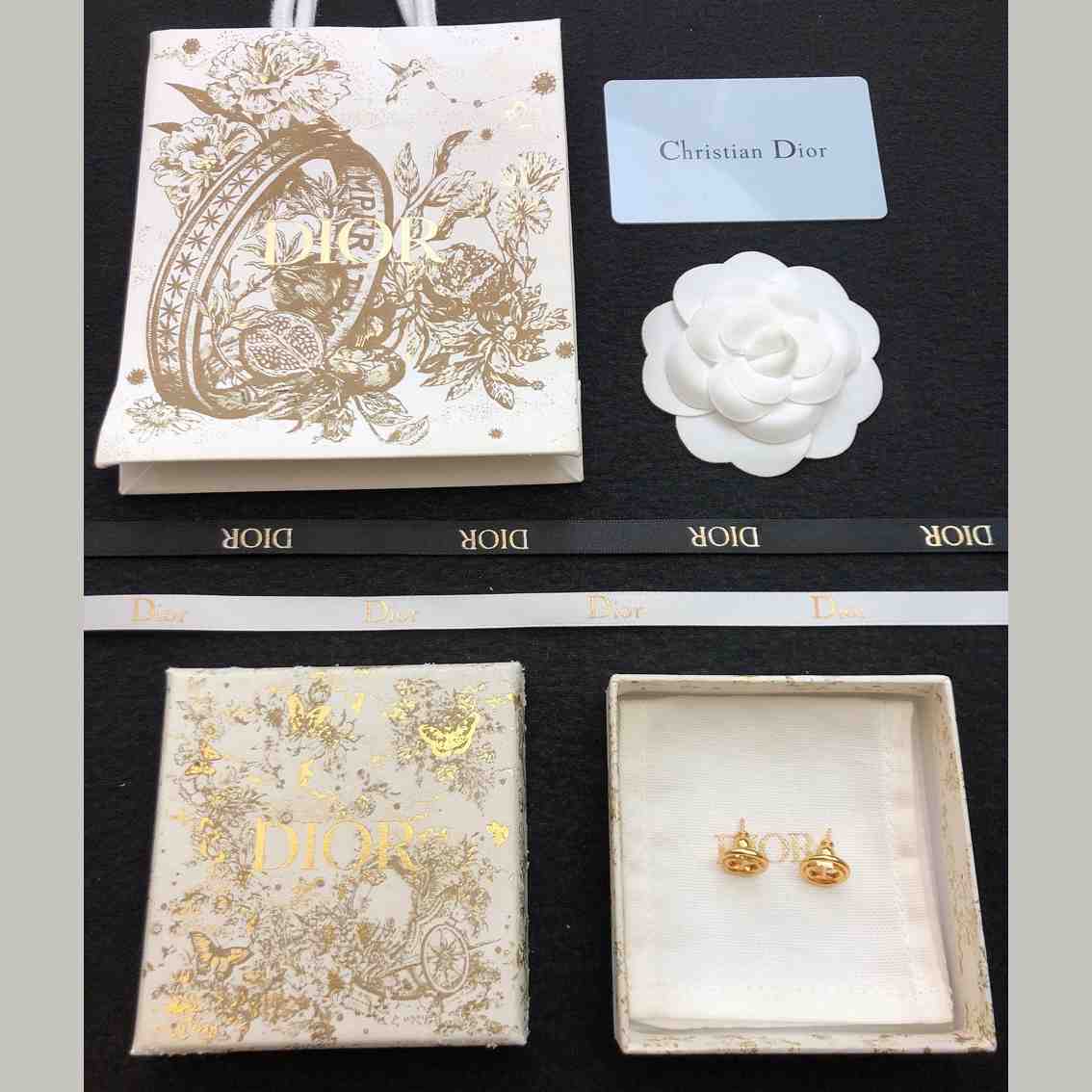Dior 30 Montaigne Stud Earrings - FashionPlug