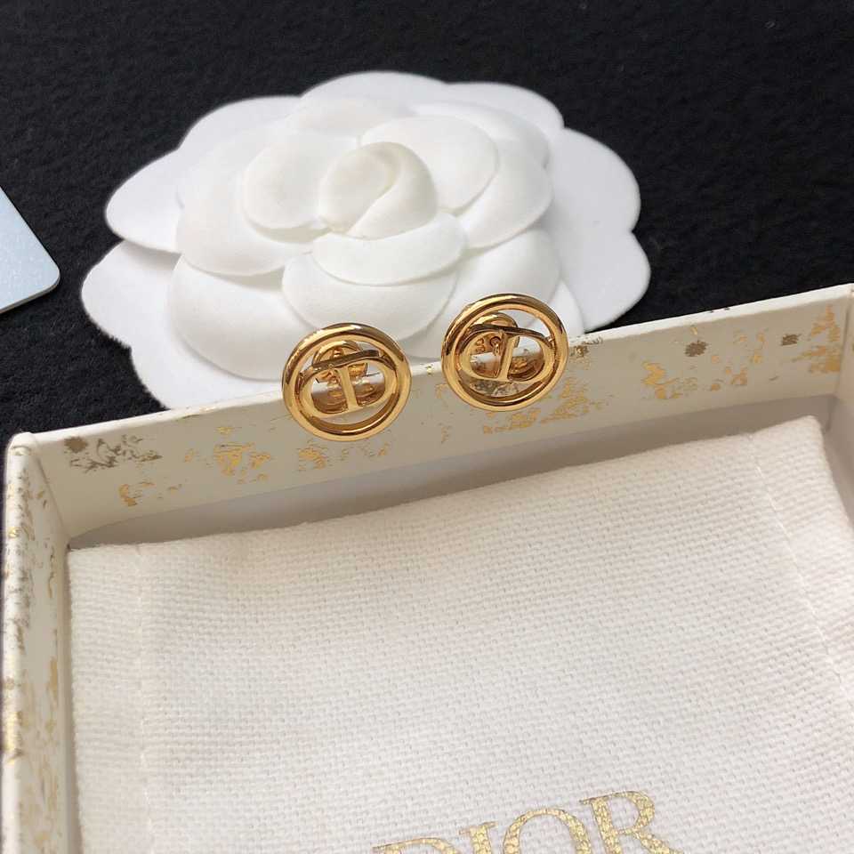 Dior 30 Montaigne Stud Earrings - FashionPlug