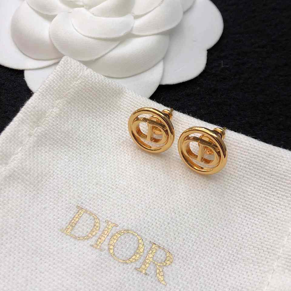 Dior 30 Montaigne Stud Earrings - FashionPlug