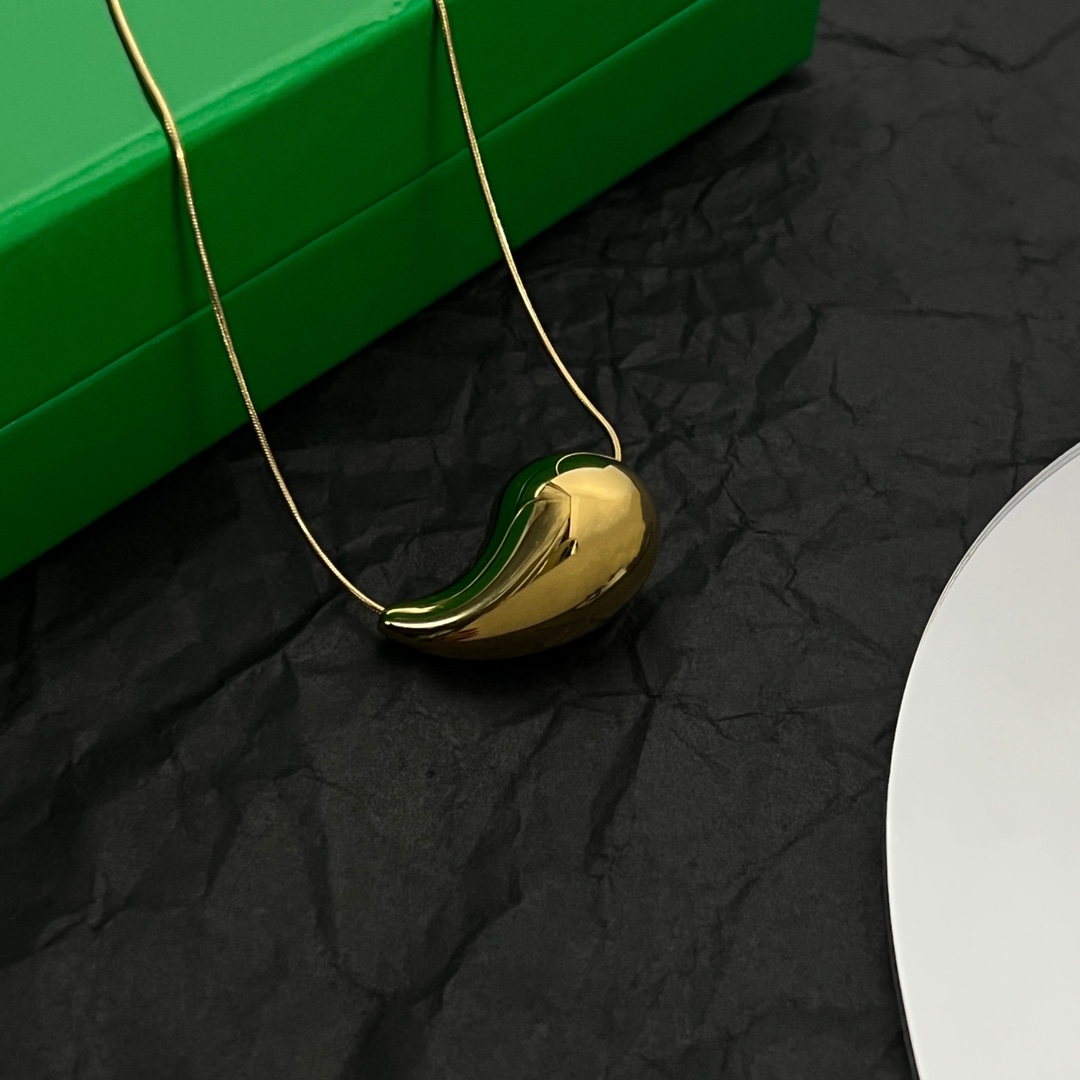 Bottega Veneta Drop Pendant Necklace - FashionPlug