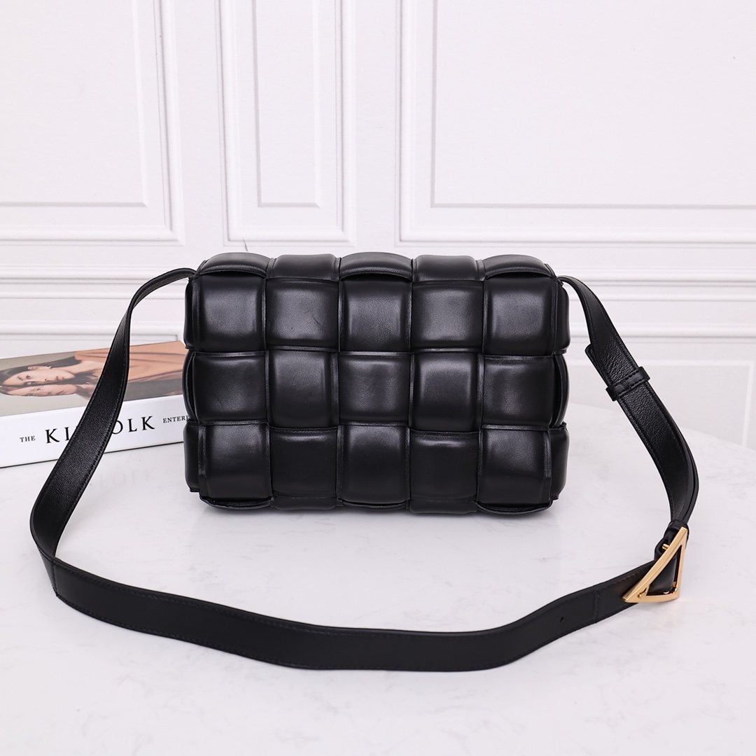 Bottega Veneta Padded Cassette Bag(26*18*8CM) - FashionPlug