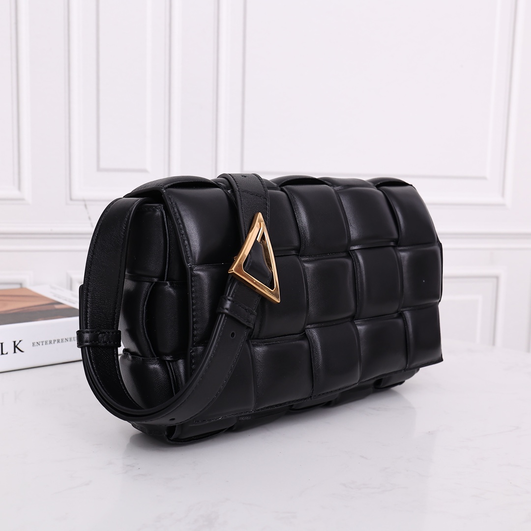 Bottega Veneta Padded Cassette Bag(26*18*8CM) - FashionPlug