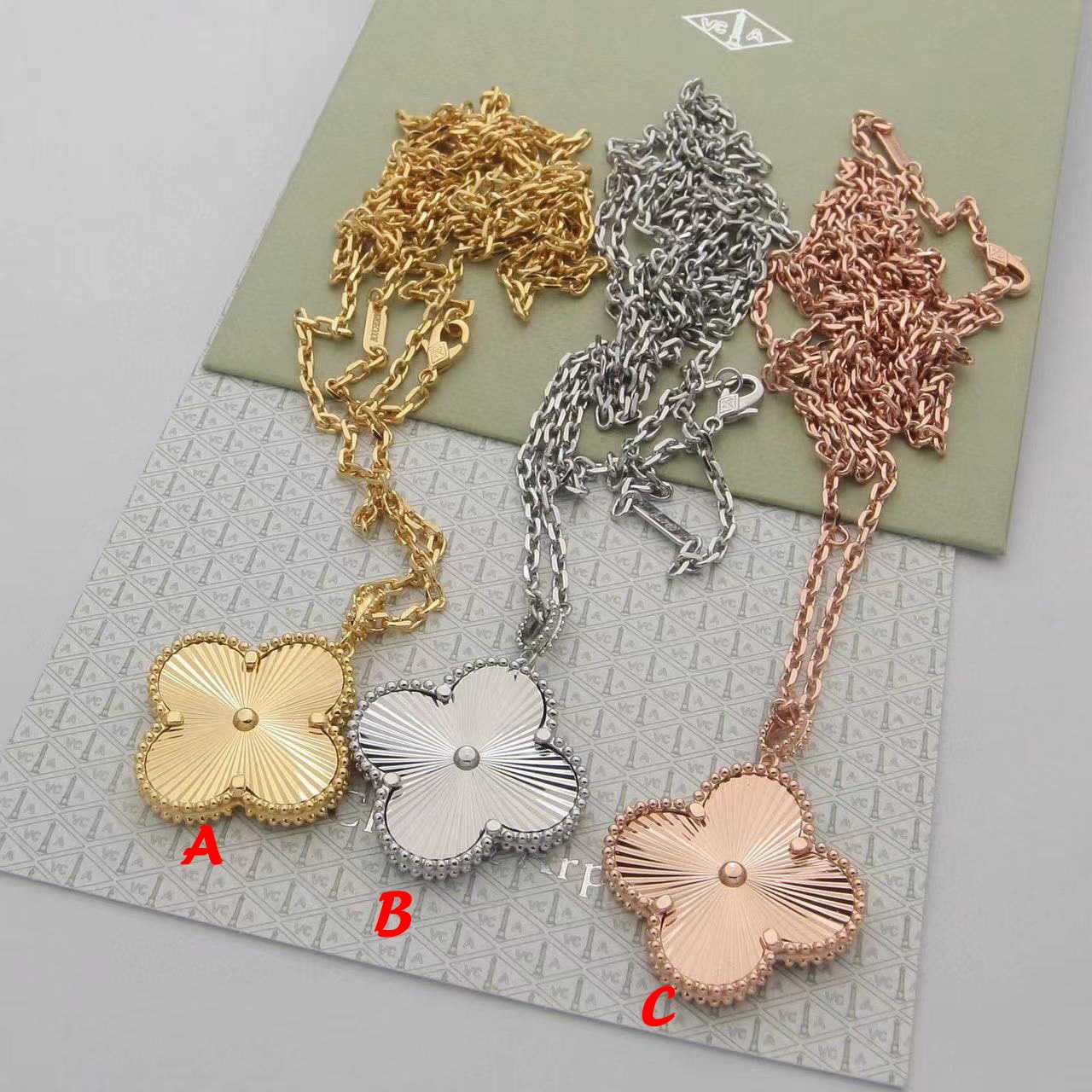 Van Cleef & Arpels Necklace - FashionPlug