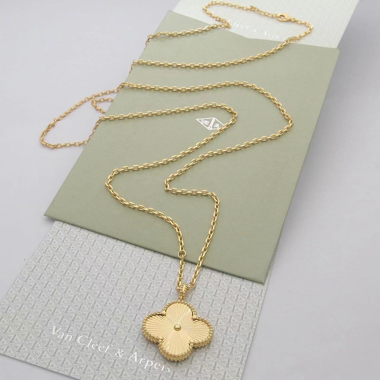 Van Cleef & Arpels Necklace - FashionPlug