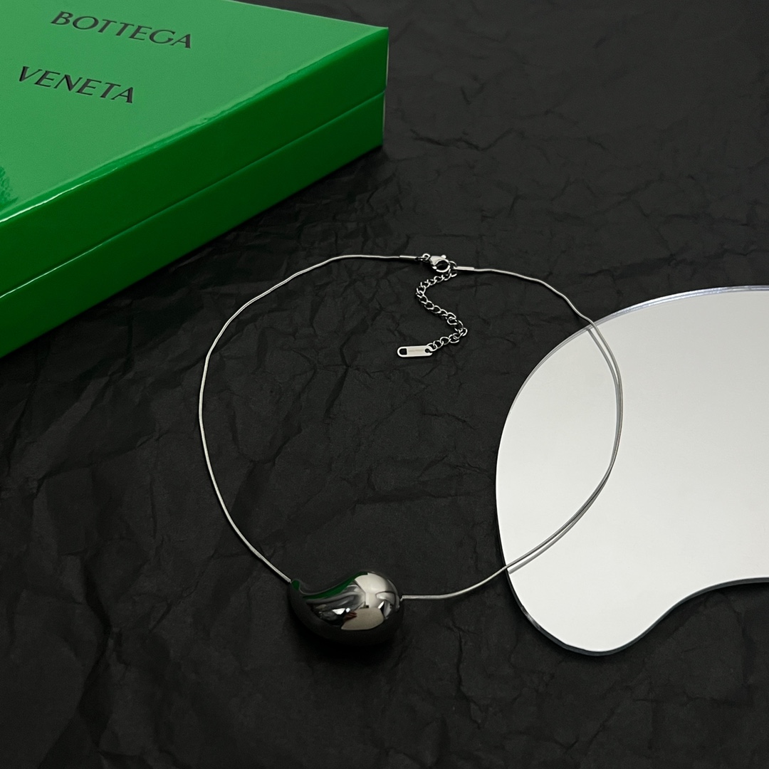 Bottega Veneta Drop Pendant Necklace - FashionPlug