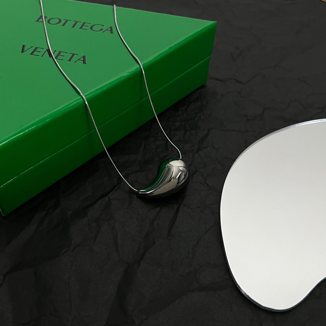 Bottega Veneta Drop Pendant Necklace - FashionPlug
