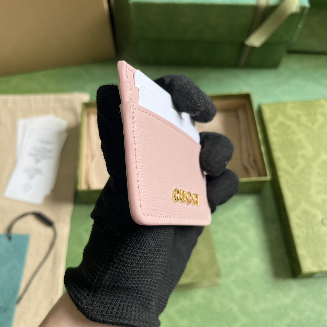 Gucci Card Case With Gucci Script - FashionPlug