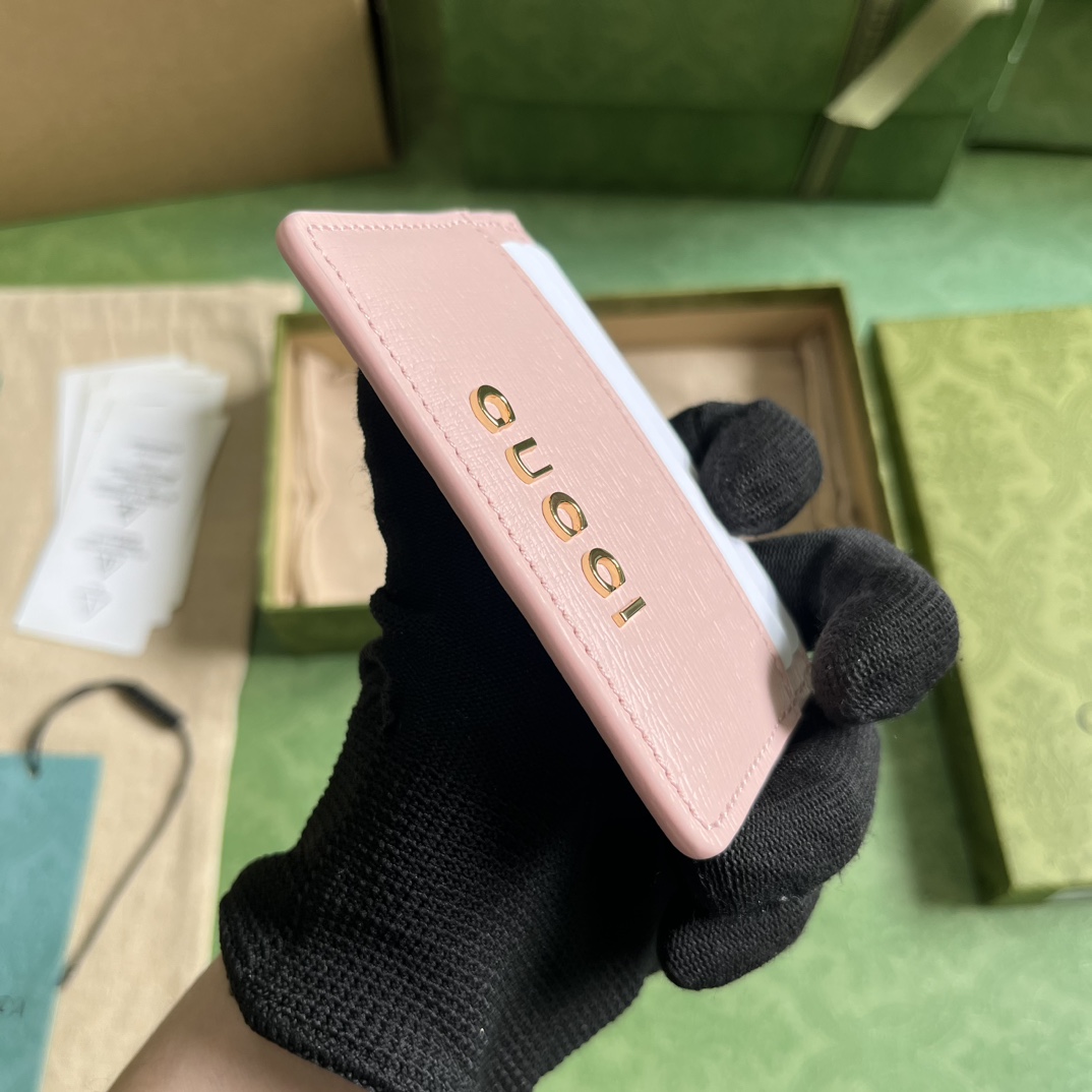 Gucci Card Case With Gucci Script - FashionPlug