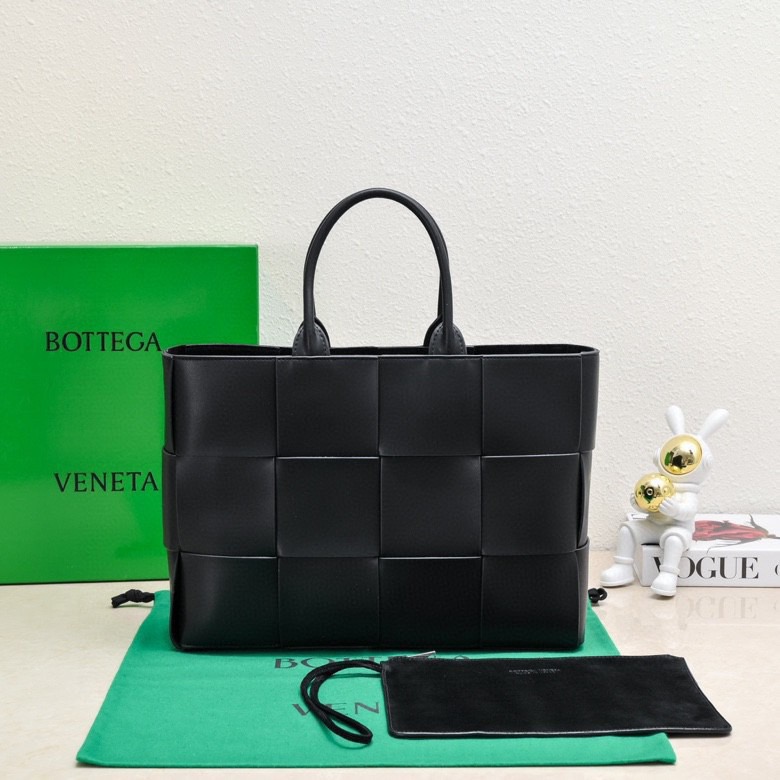 Bottega Veneta Small Arco Tote Bag With Strap - FashionPlug
