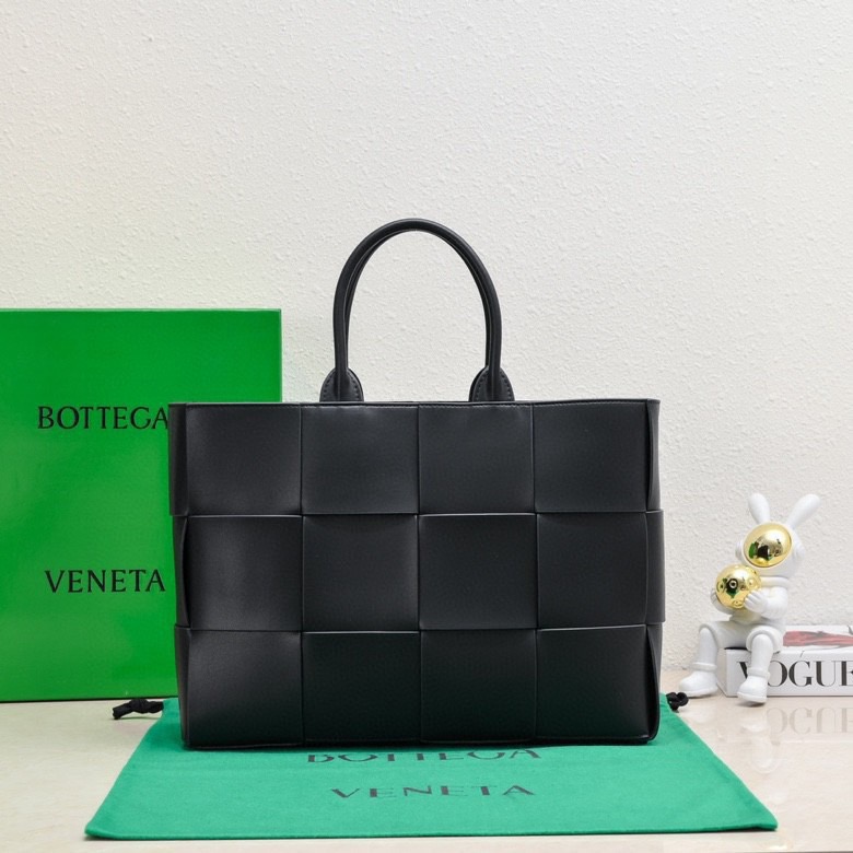 Bottega Veneta Small Arco Tote Bag With Strap - FashionPlug