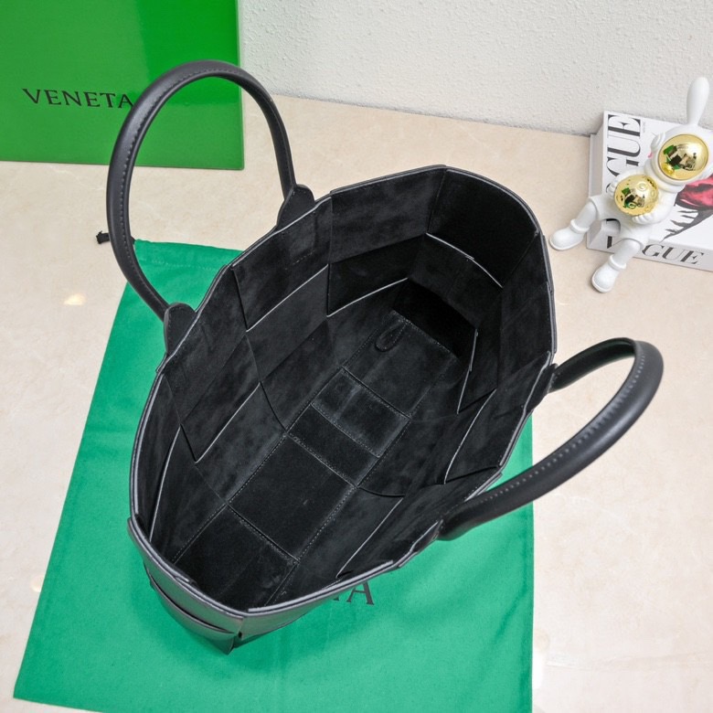 Bottega Veneta Small Arco Tote Bag With Strap - FashionPlug