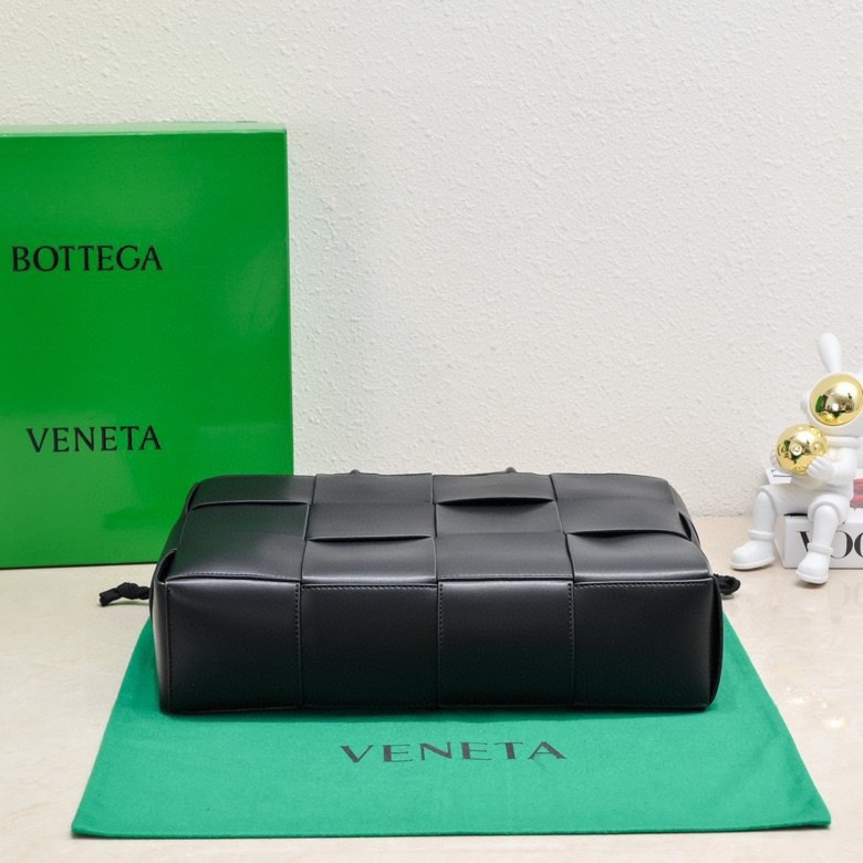Bottega Veneta Small Arco Tote Bag With Strap - FashionPlug