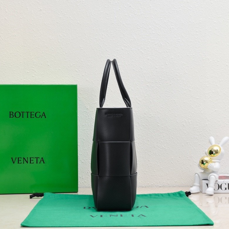 Bottega Veneta Small Arco Tote Bag With Strap - FashionPlug