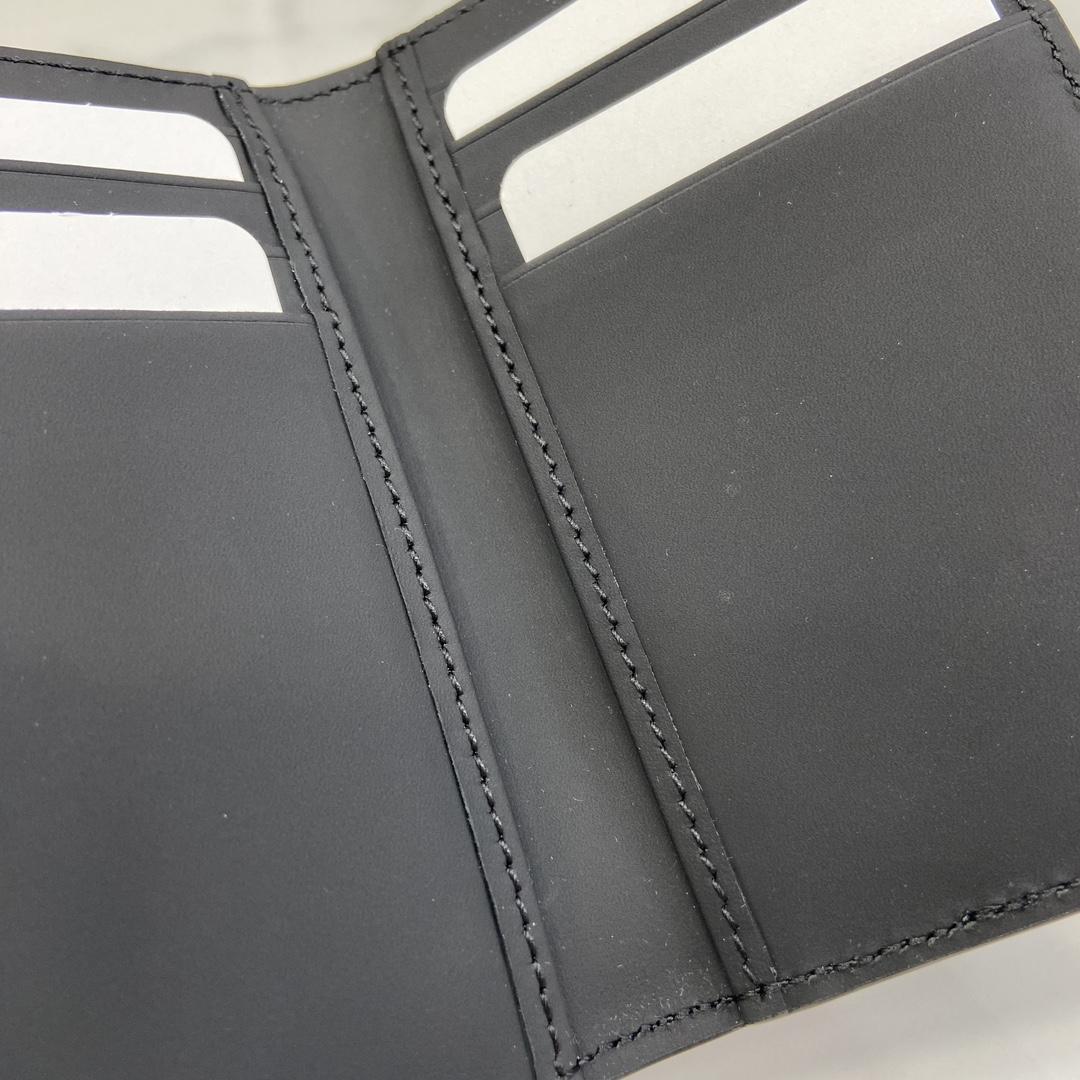 Gucci GG Rubber-effect Long Card Case - FashionPlug