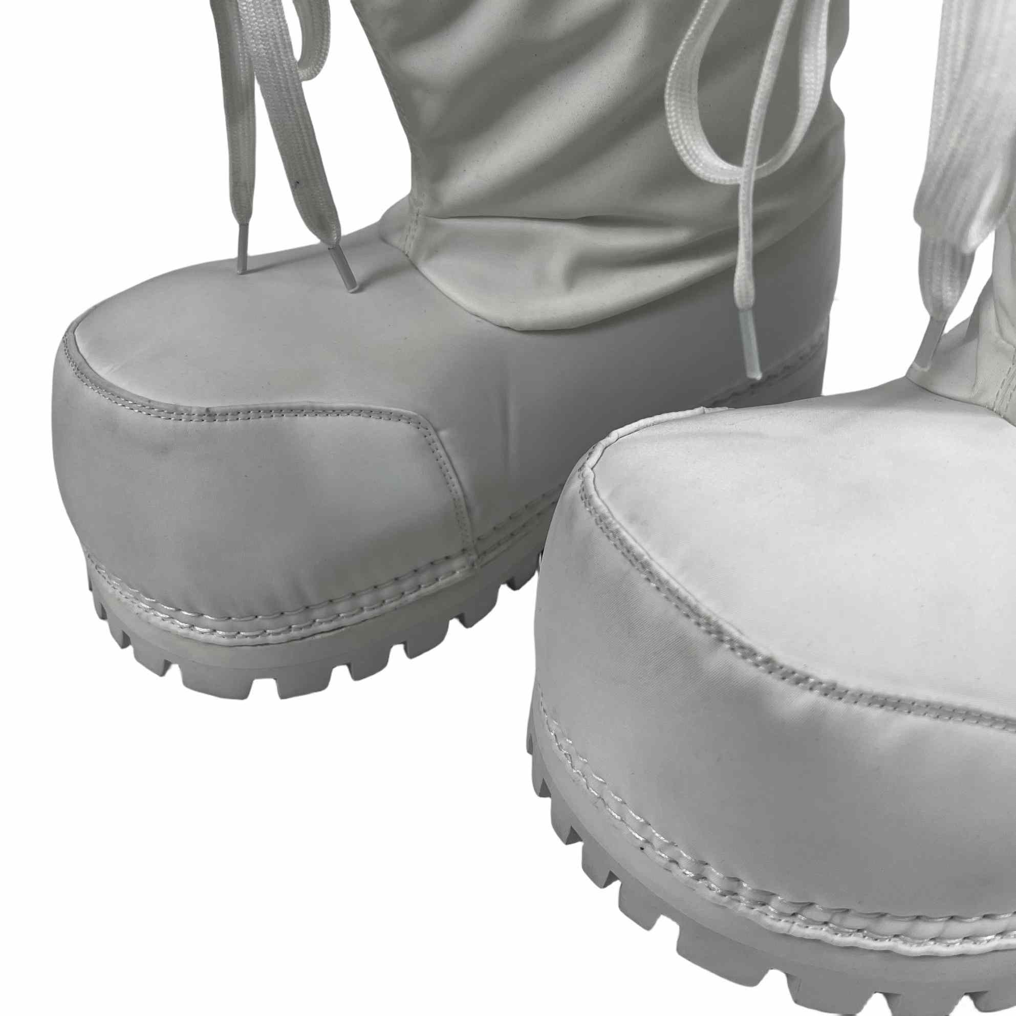 Balenciaga Alaska Low Boot In White Nylon - FashionPlug