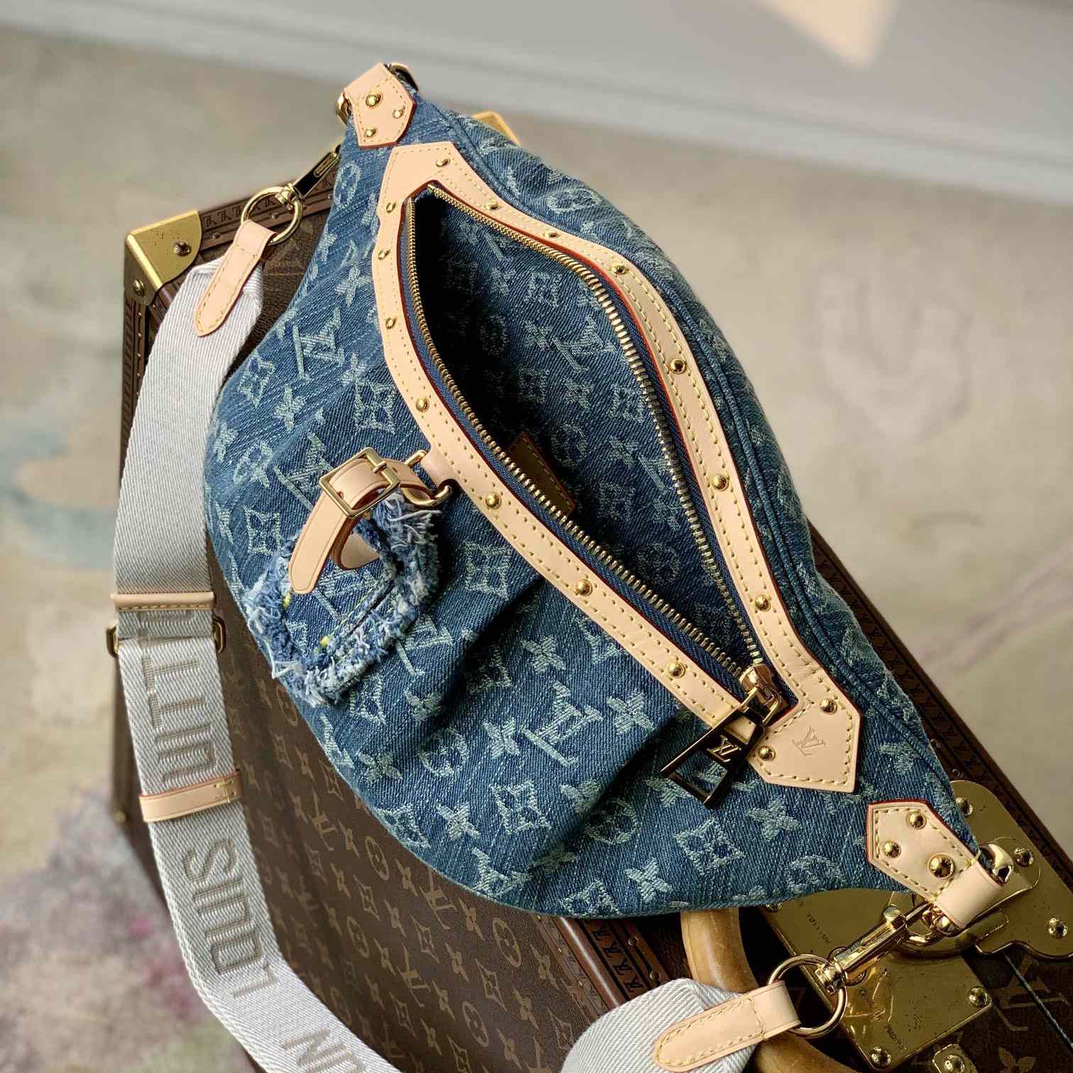 Louis Vuitton High Rise      M46837 - FashionPlug