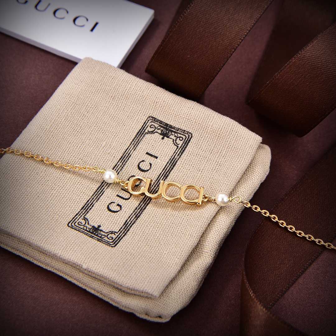 Gucci Letter Single Necklace - FashionPlug