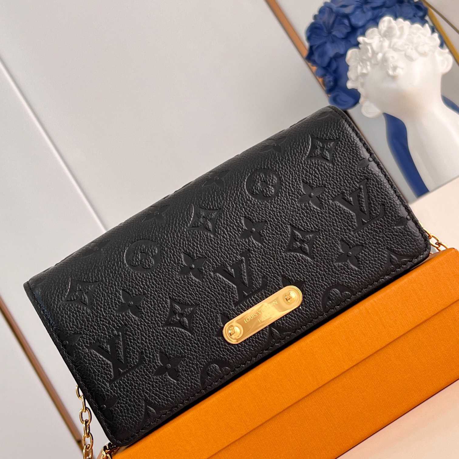 Louis Vuitton Wallet On Chain Lily    M46919 - FashionPlug