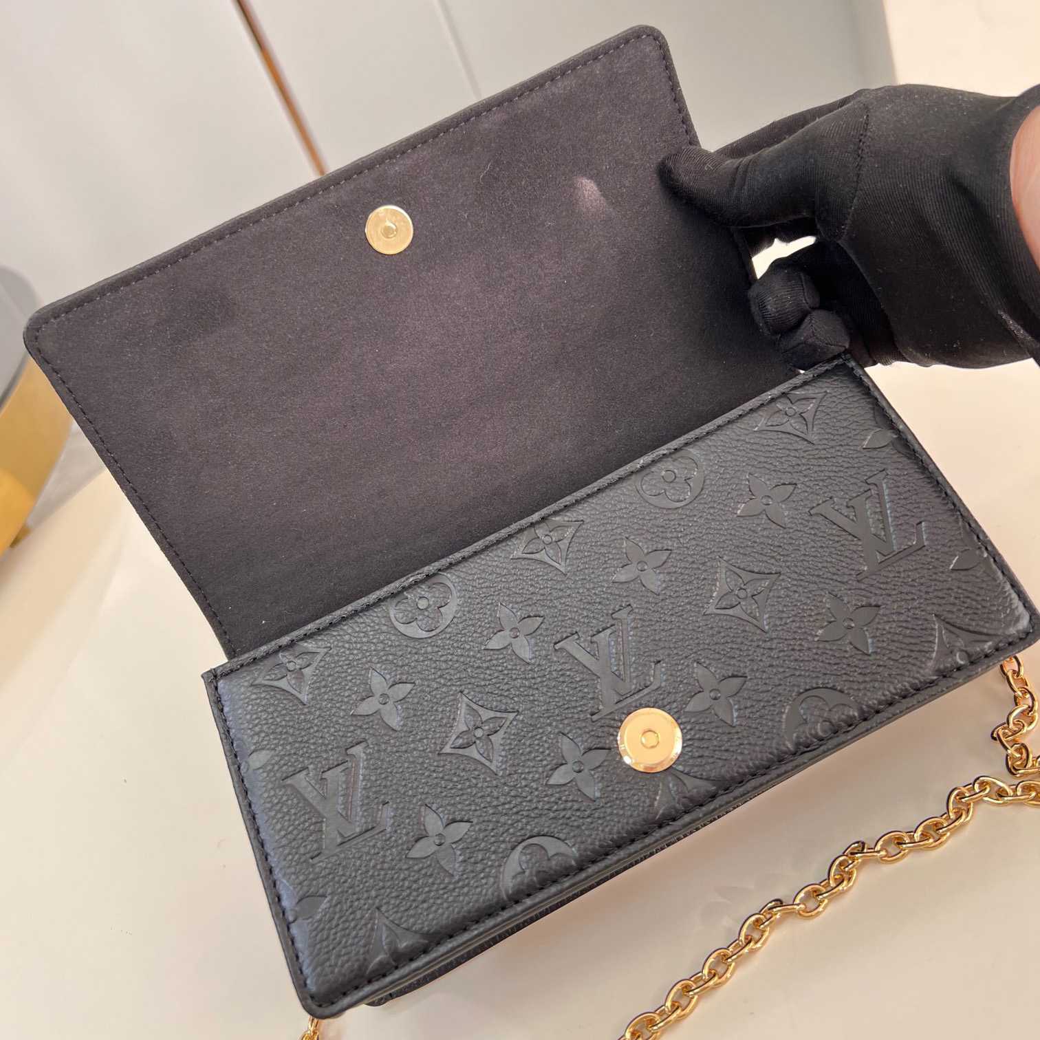 Louis Vuitton Wallet On Chain Lily    M46919 - FashionPlug