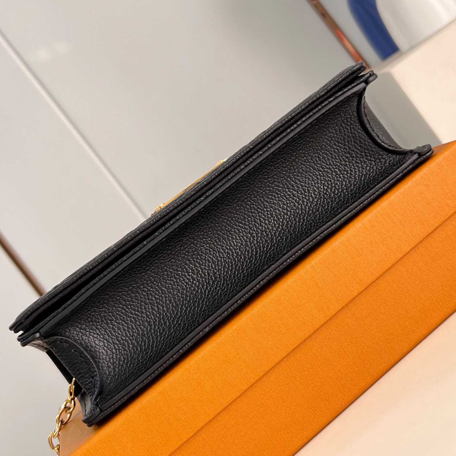 Louis Vuitton Wallet On Chain Lily    M46919 - FashionPlug