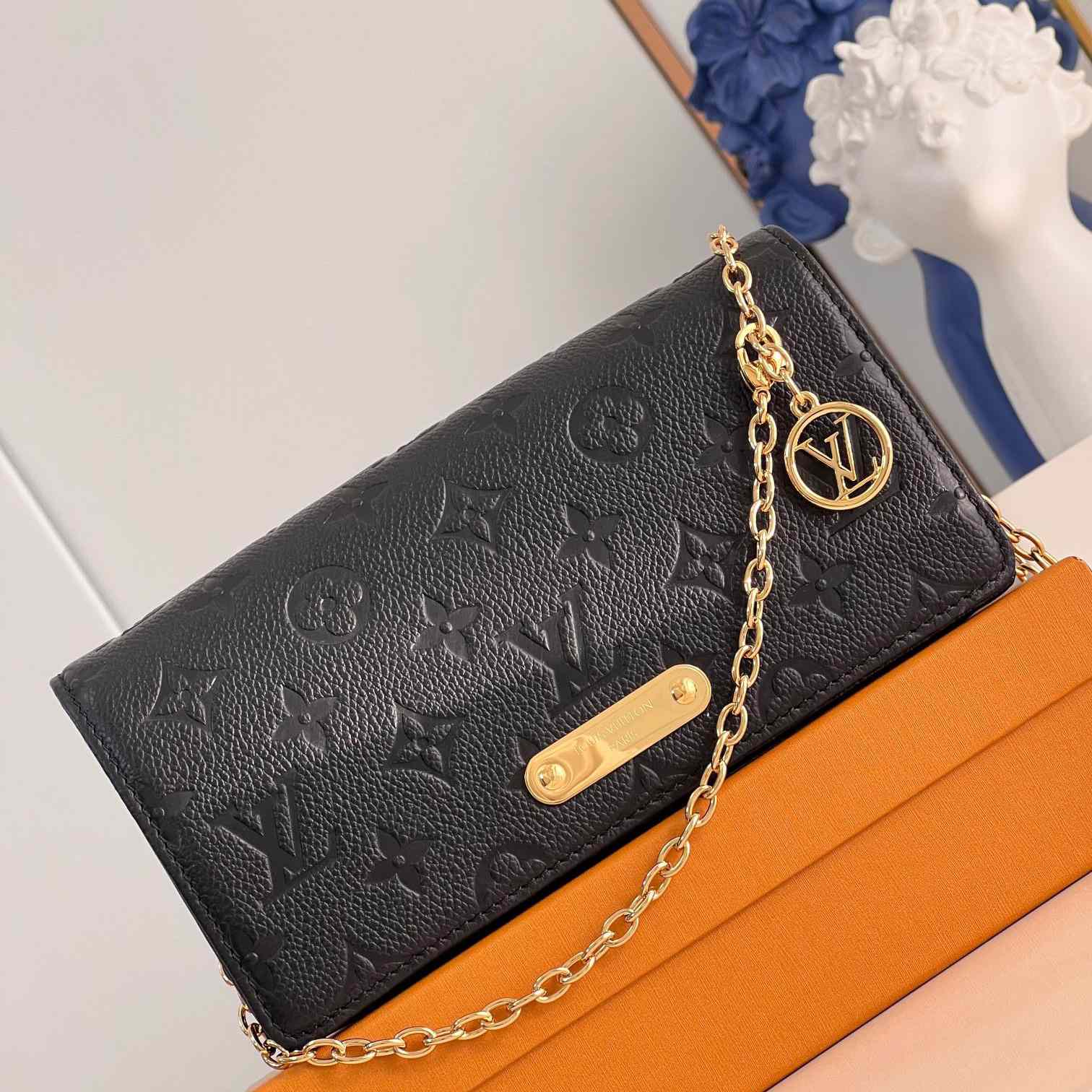 Louis Vuitton Wallet On Chain Lily    M46919 - FashionPlug