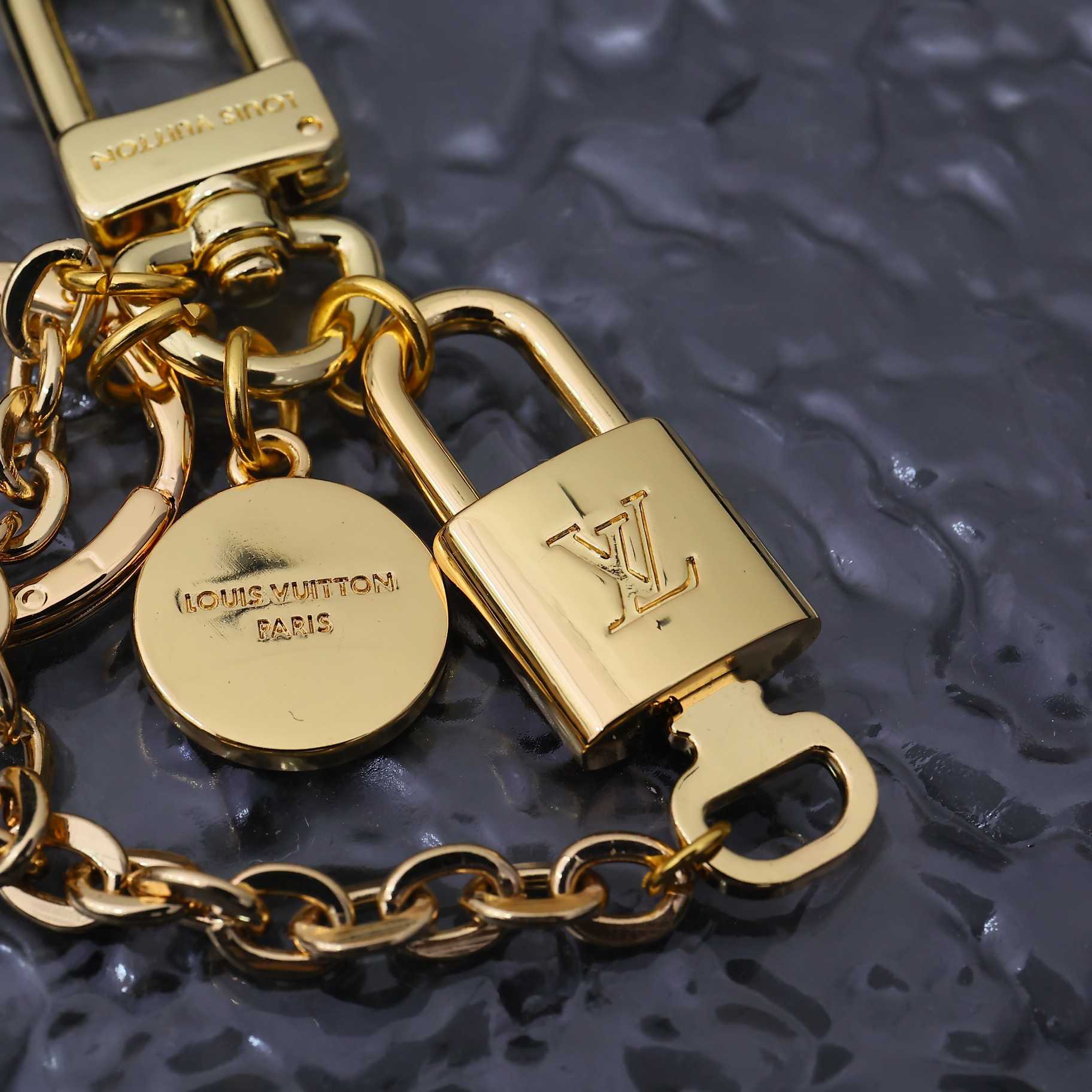 Louis Vuitton Cadenas Key Holder   M01425 - FashionPlug