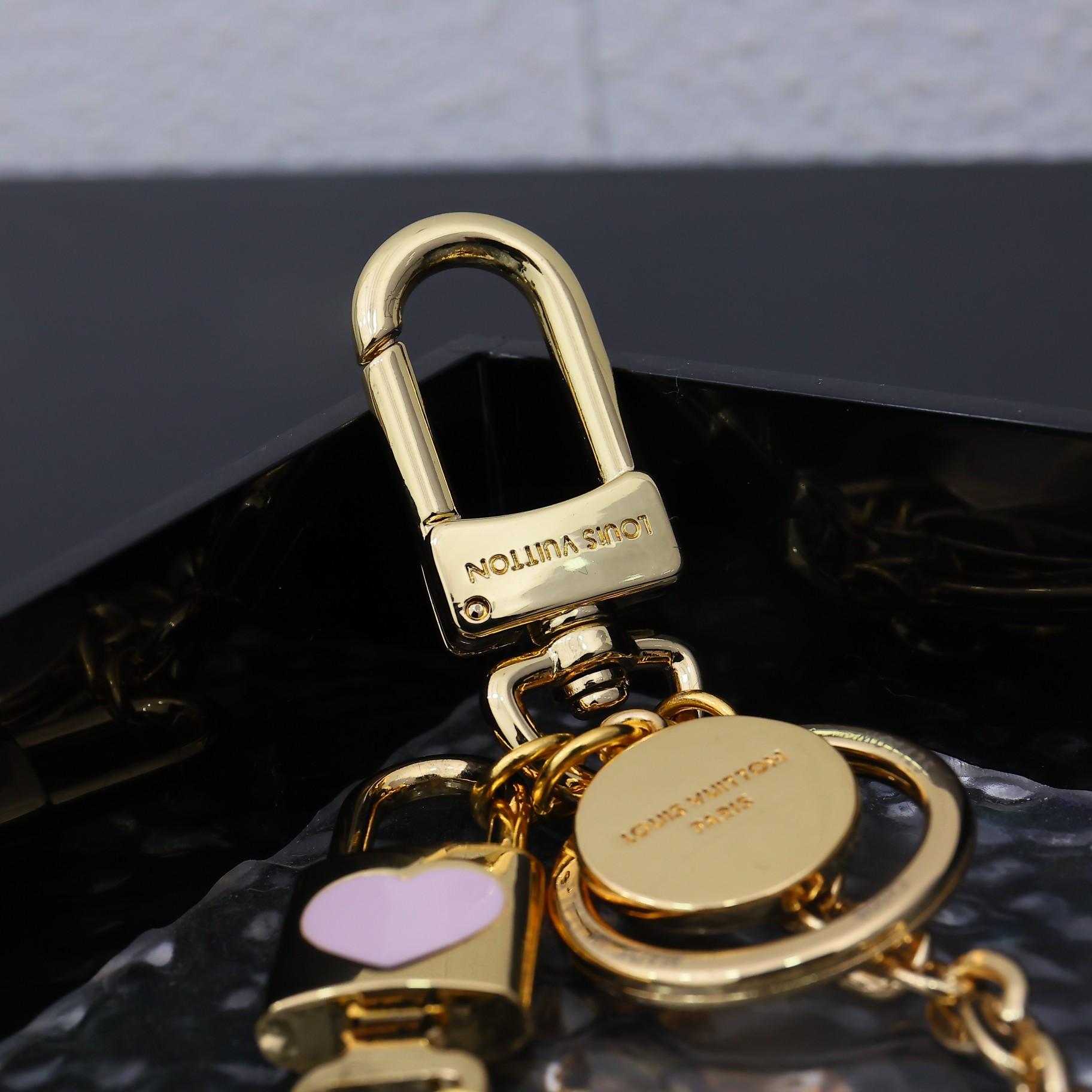 Louis Vuitton Cadenas Key Holder   M01425 - FashionPlug