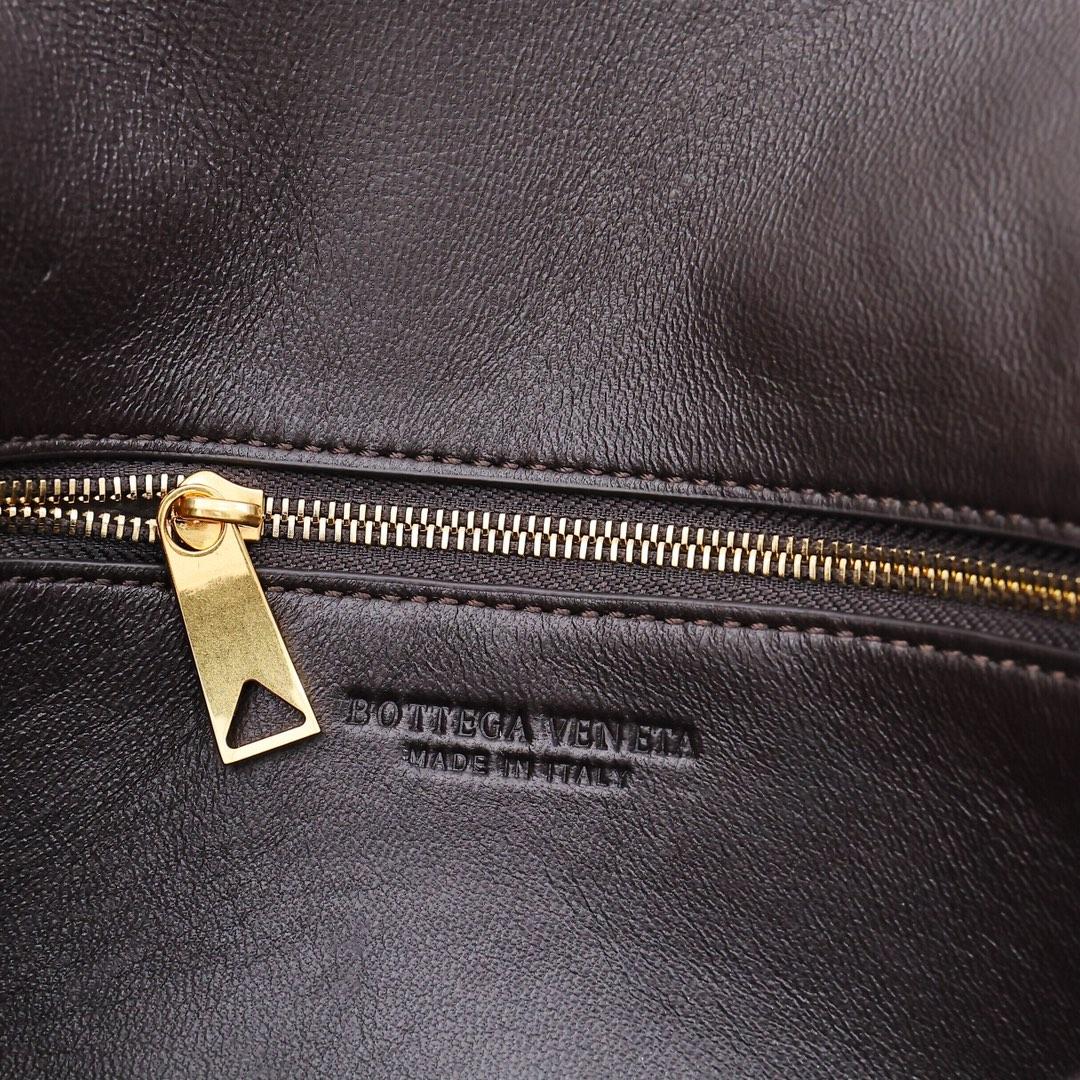 Bottega Veneta Mini Andiamo Cross-Body Bag - FashionPlug