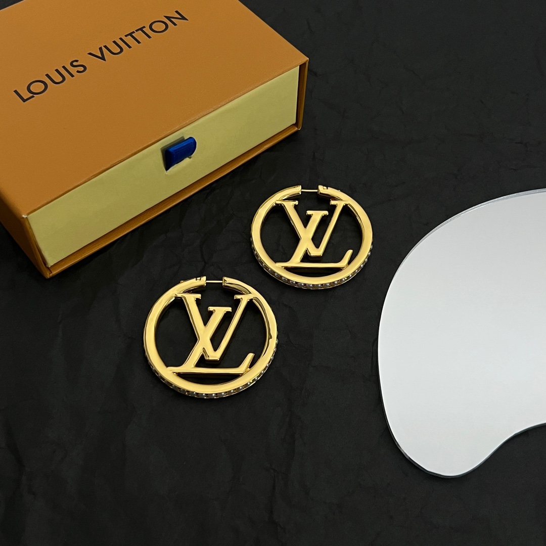 Louis Vuitto Louise Pearls Earrings     M01329 - FashionPlug
