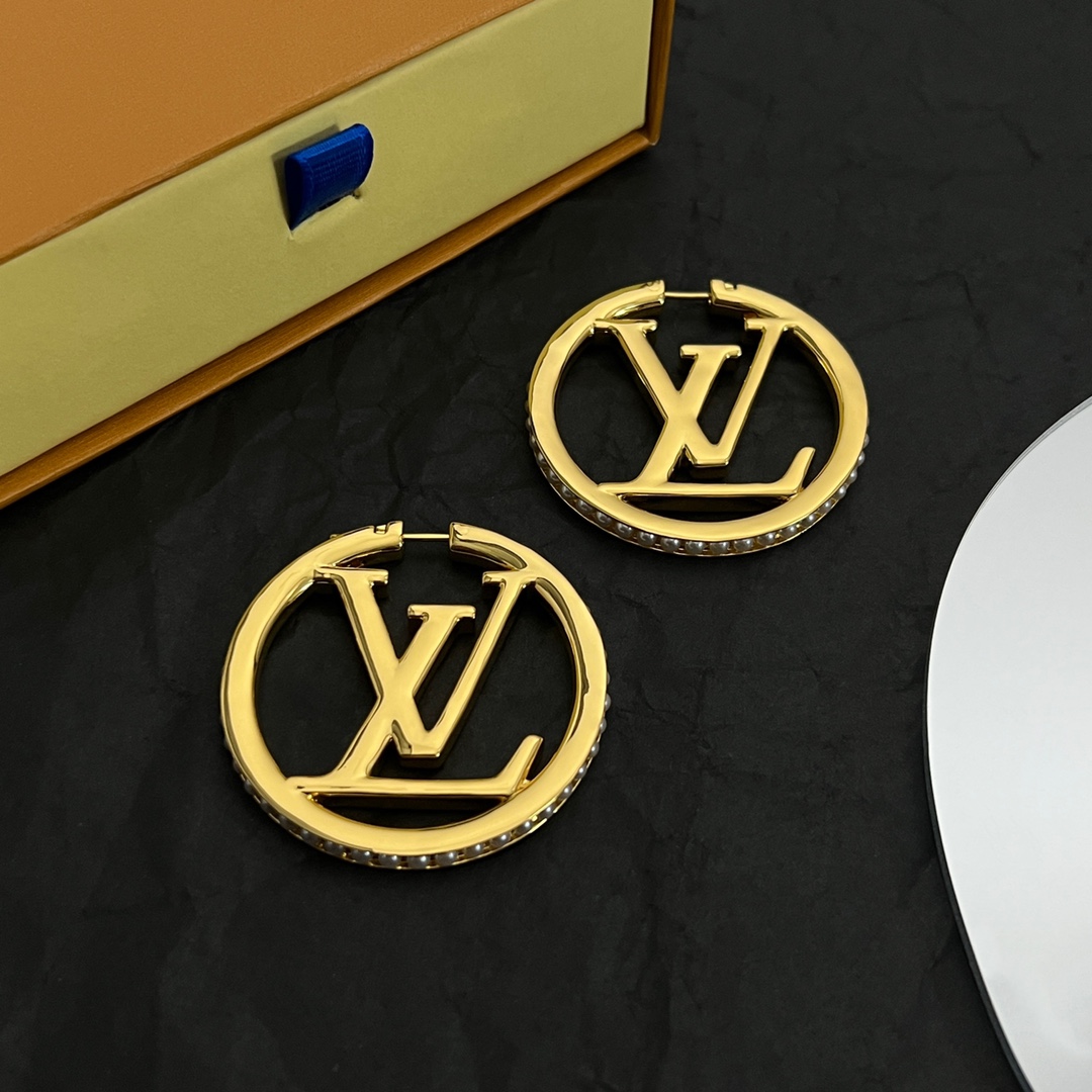 Louis Vuitto Louise Pearls Earrings     M01329 - FashionPlug