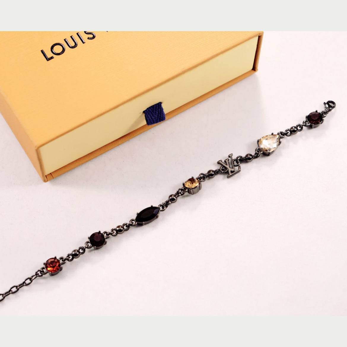 Louis Vuitton LV Light Bracelet   M1204A - FashionPlug
