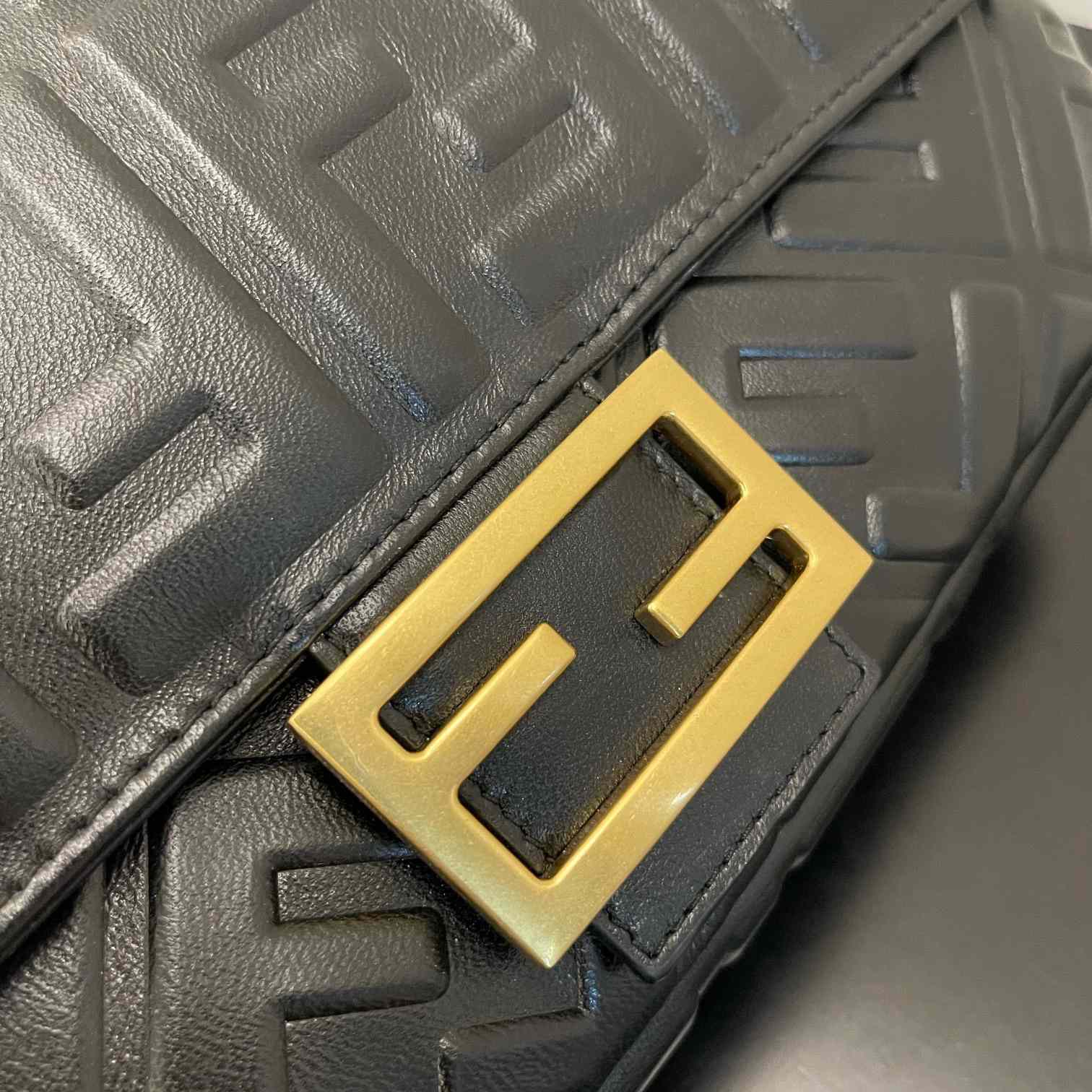 Fendi Baguette Black Leather Bag - FashionPlug