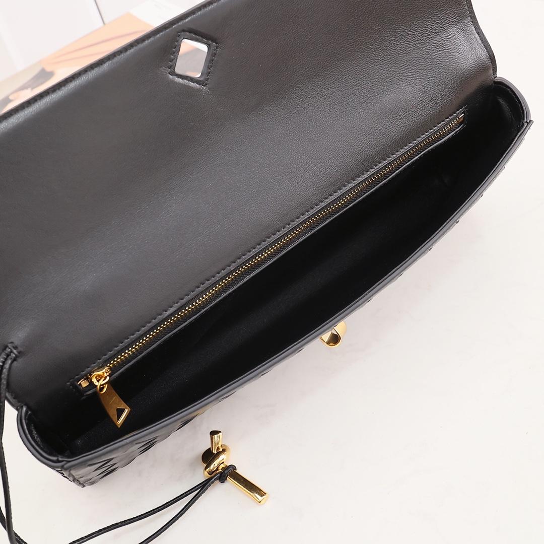 Bottega Veneta Long Clutch Andiamo With Handle - FashionPlug