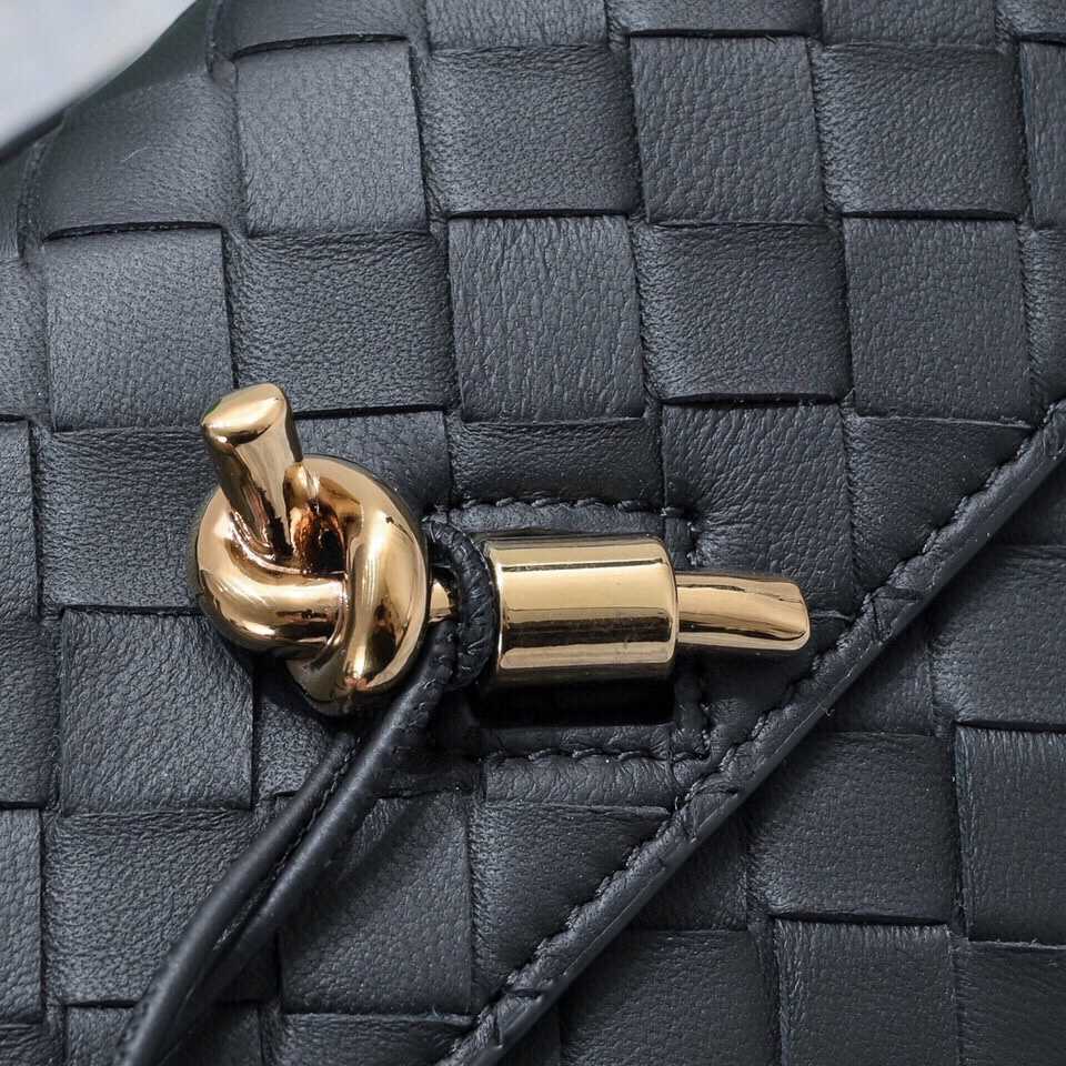 Bottega Veneta Long Clutch Andiamo With Handle - FashionPlug