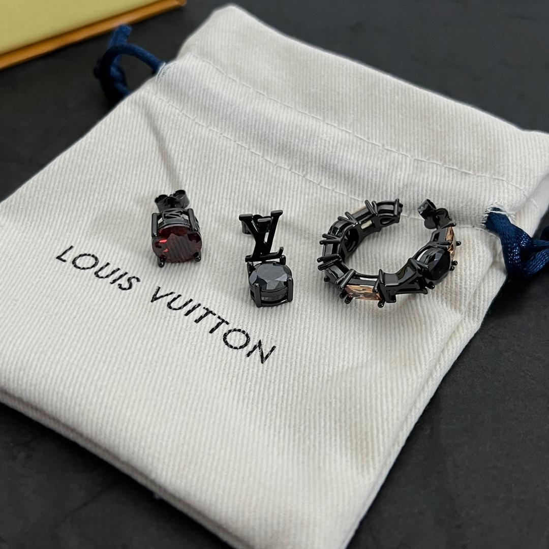 Louis Vuitto LV Light Set Of Earrings     M01405 - FashionPlug