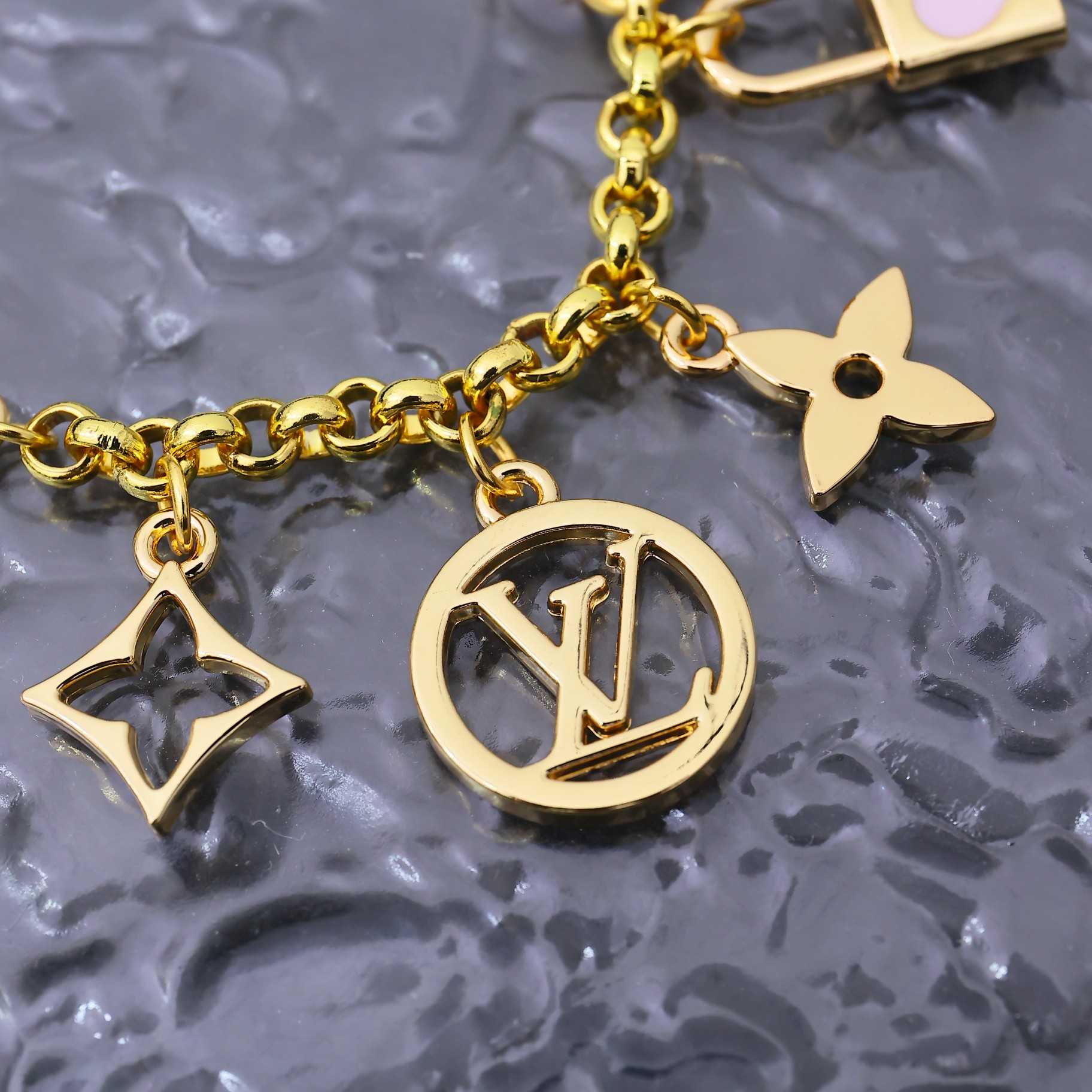 Louis Vuitton LV Iconic Heart Bag Charm    M01421 - FashionPlug