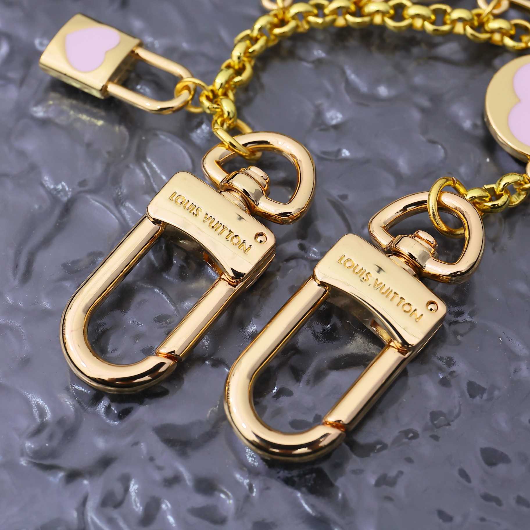 Louis Vuitton LV Iconic Heart Bag Charm    M01421 - FashionPlug