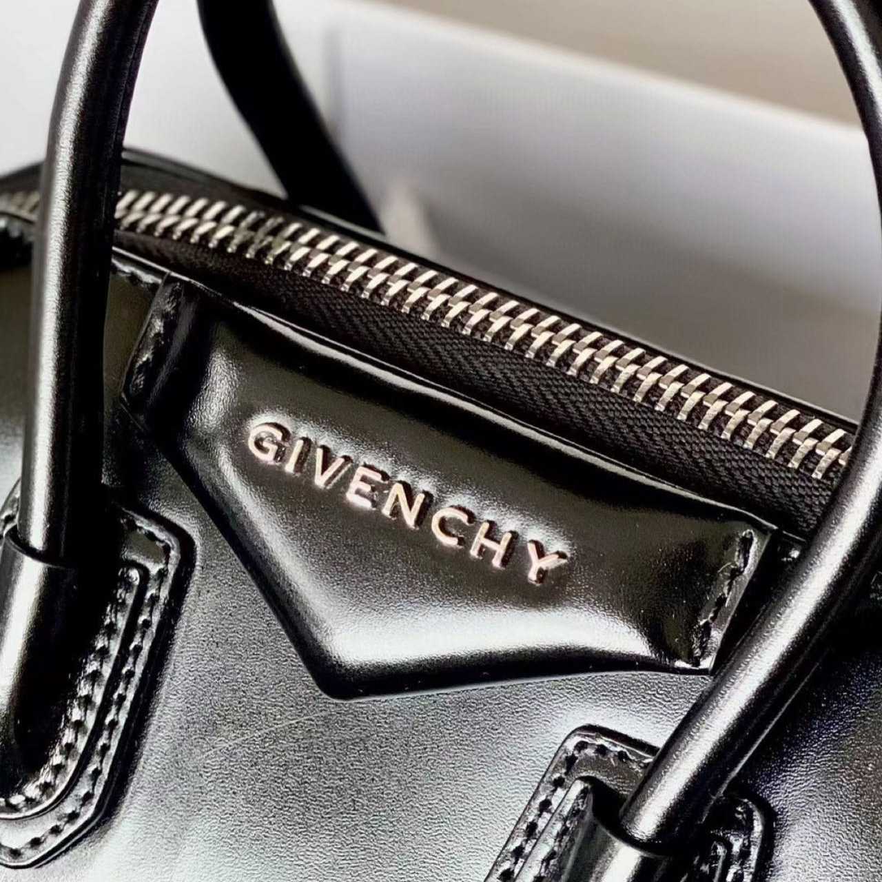 Givenchy Antigona Tote  22-27-13cm - FashionPlug