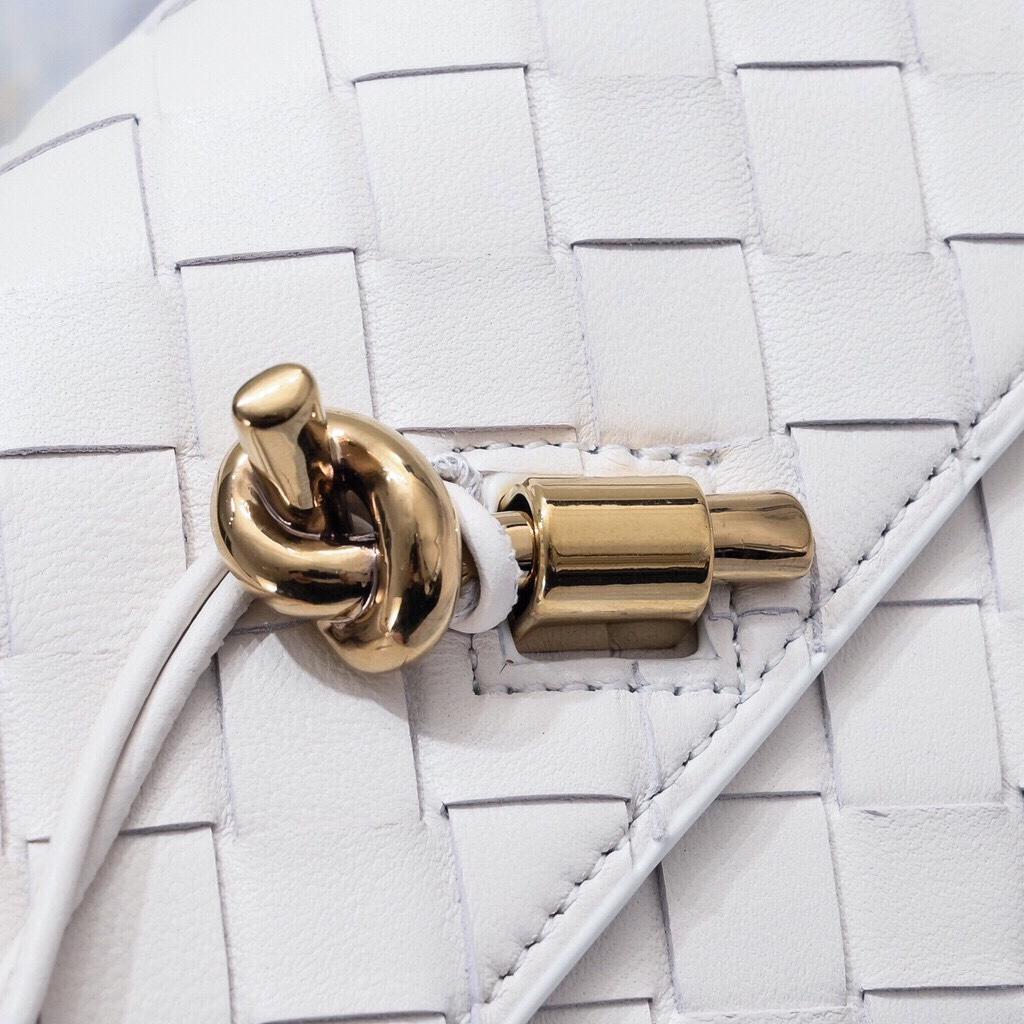 Bottega Veneta Long Clutch Andiamo With Handle - FashionPlug