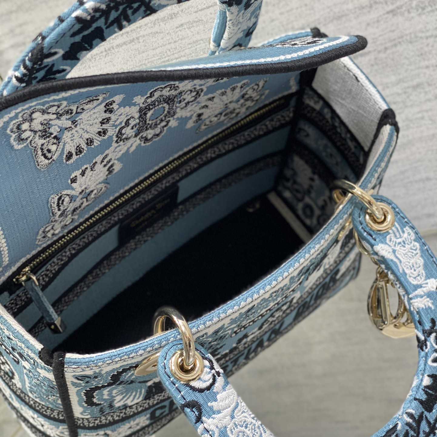 Dior Medium Lady D-Lite Bag - FashionPlug