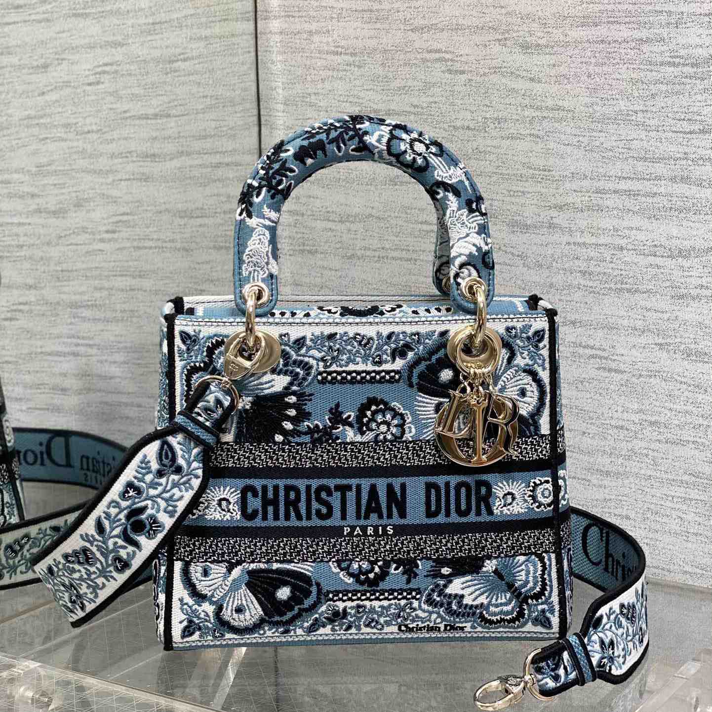 Dior Medium Lady D-Lite Bag - FashionPlug