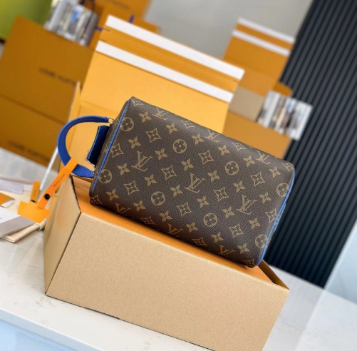 Louis Vuitton Dopp Kit      M46763 - FashionPlug