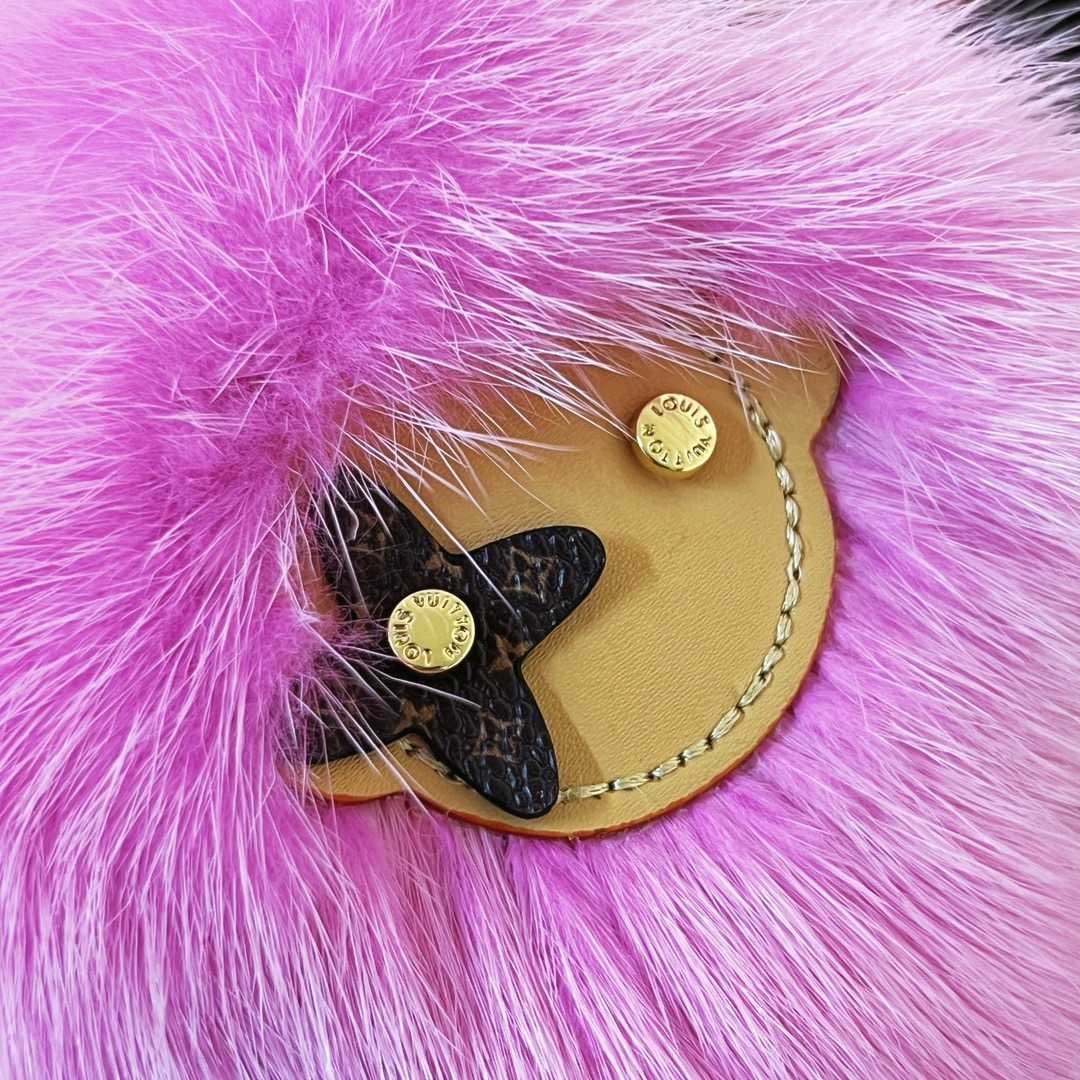 Louis Vuitto Vivienne Fur Key Holder   M01447 - FashionPlug