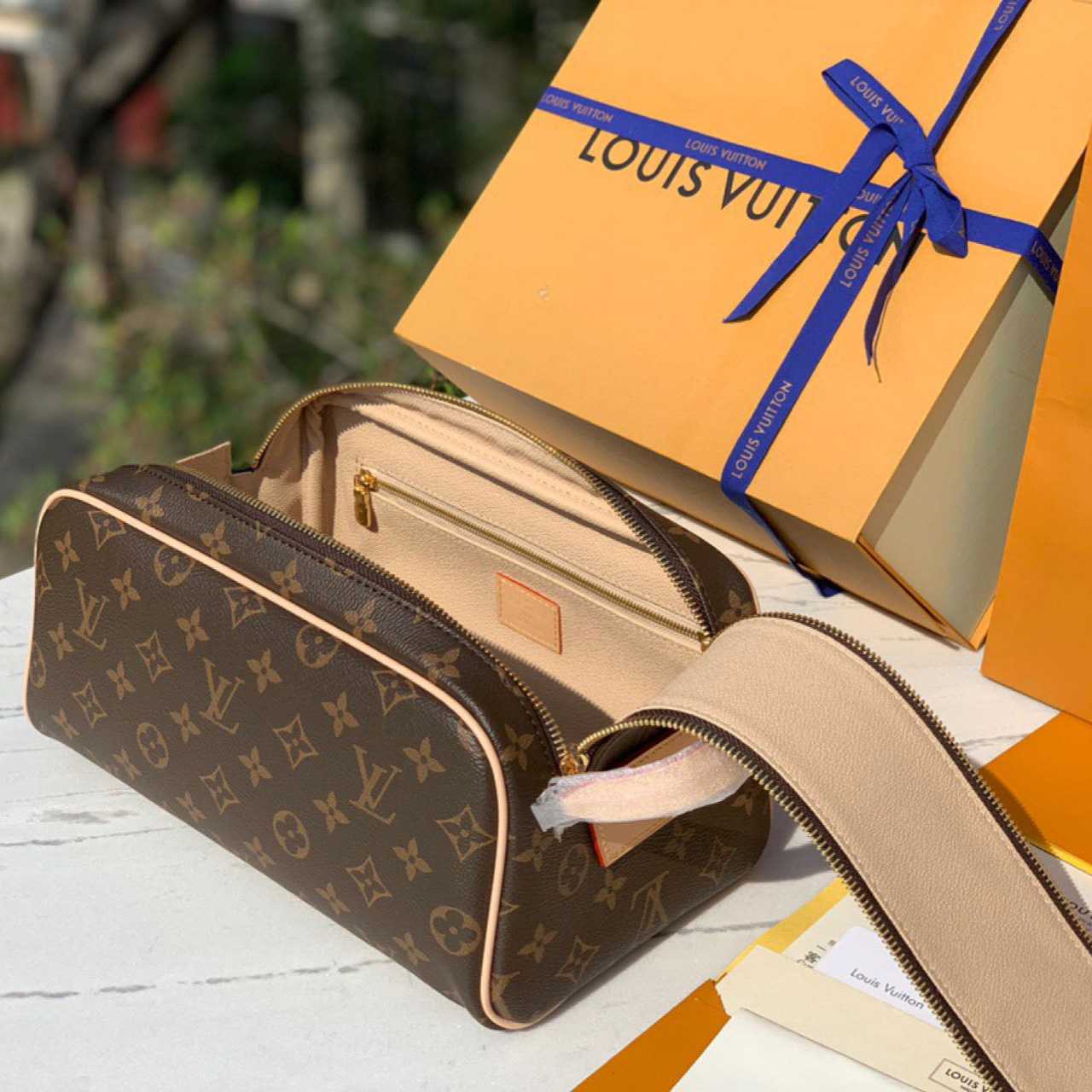 Louis Vuitton Dopp Kit Toilet Pouch   M44494 - FashionPlug