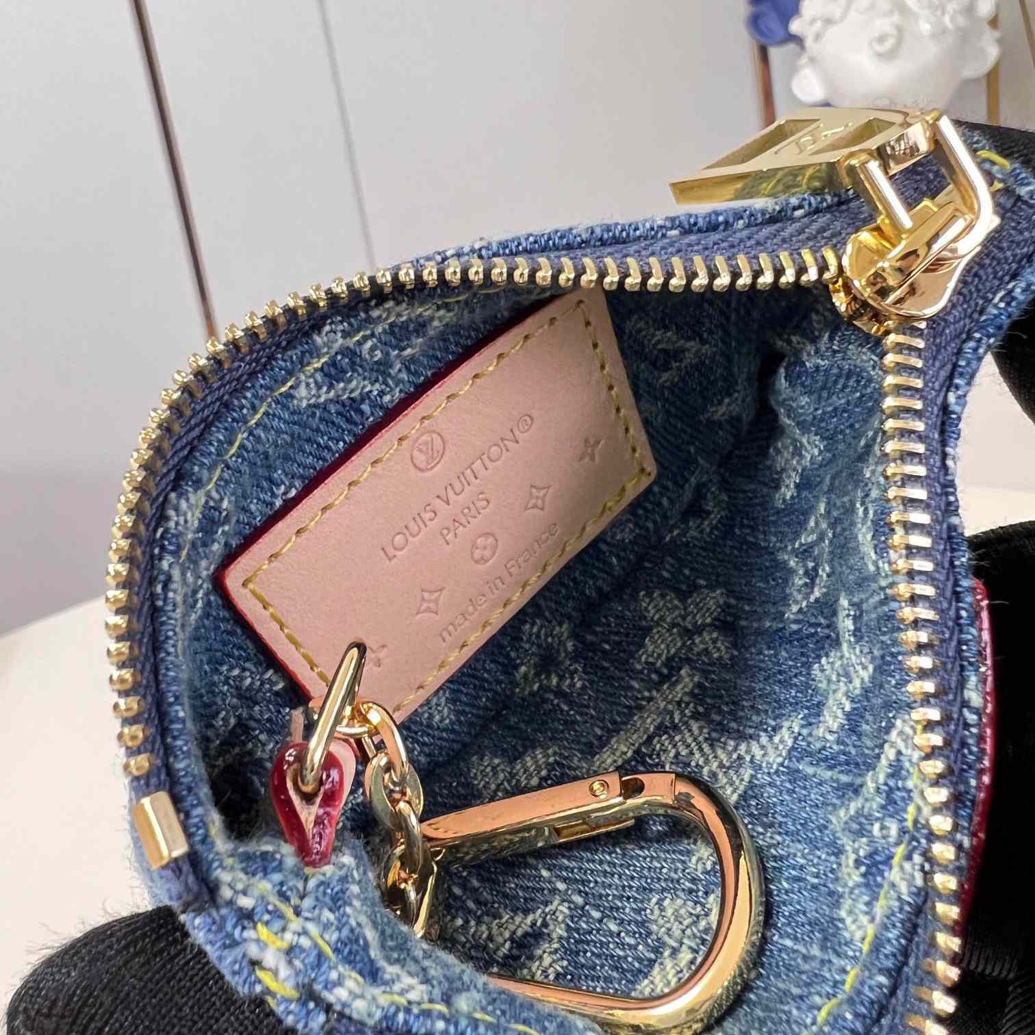 Louis Vuitton Key Pouch   M82961 - FashionPlug