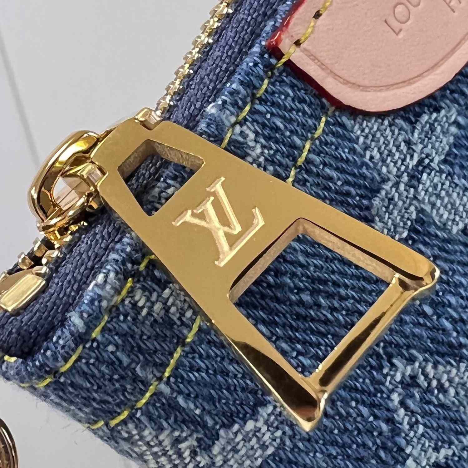 Louis Vuitton Key Pouch   M82961 - FashionPlug