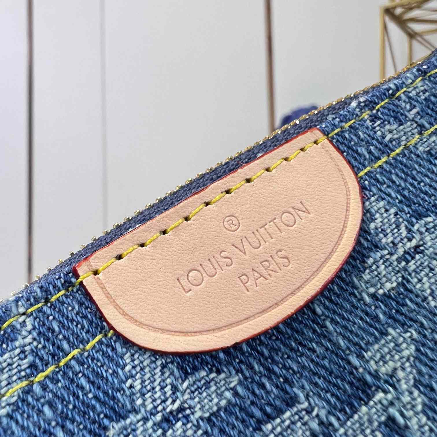 Louis Vuitton Key Pouch   M82961 - FashionPlug